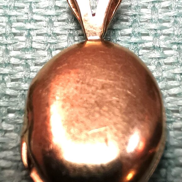 1985 14K Gold Oval Locket Pendant Diamond-Cut Floral TC Hallmark 2cm - Picture 12 of 15